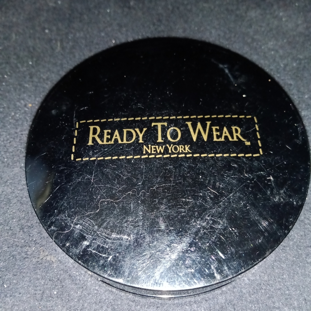 New Medium Powder Compact - Picture 3 of 4